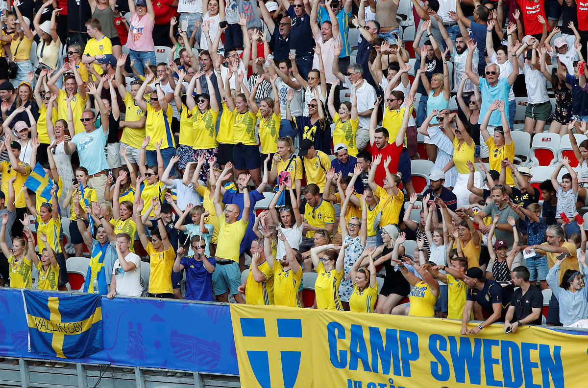 包含热血擂台！欧洲足球赛场一番激战的词条