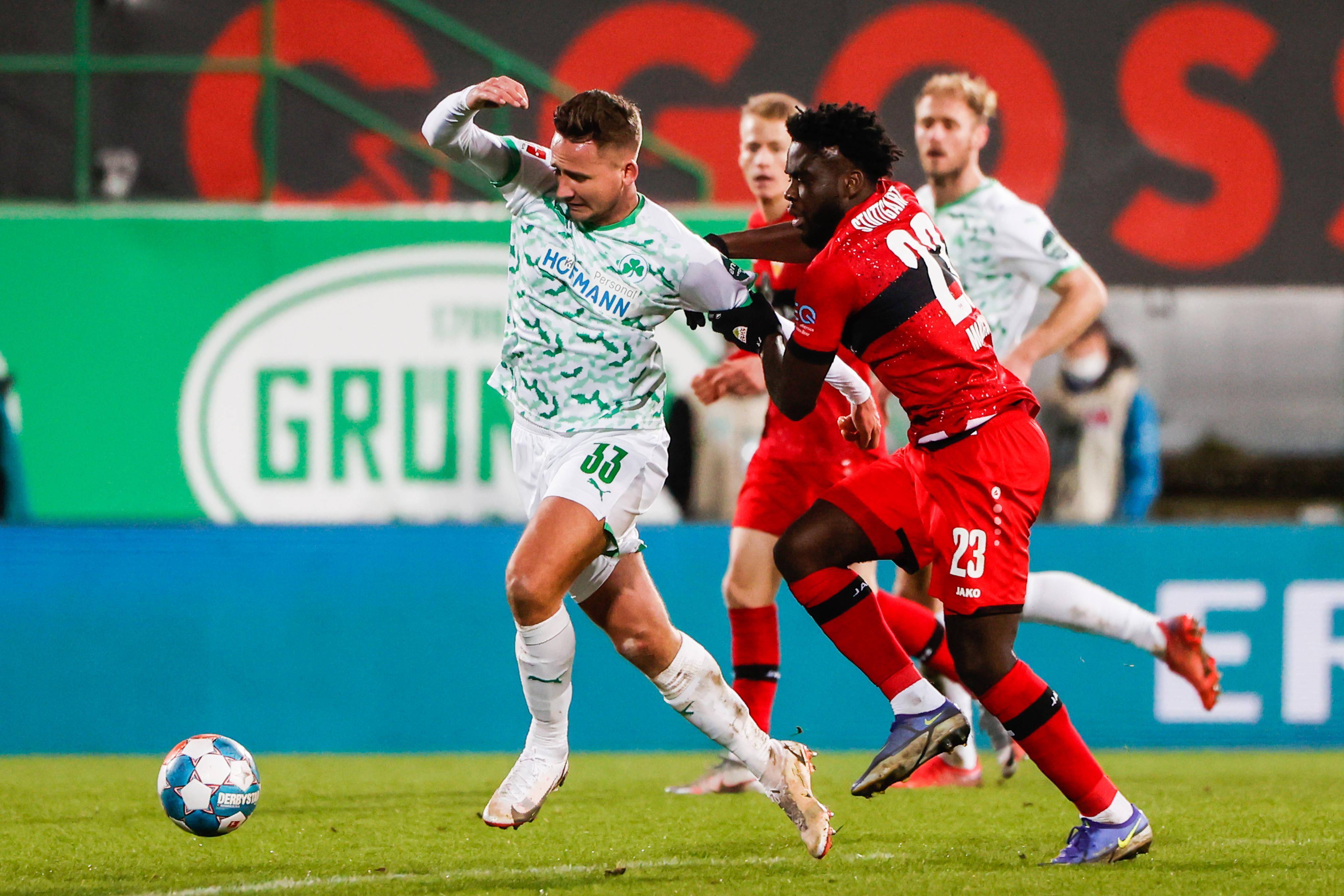 沙尔克防守失误频出,急需改进 沙尔克防守失误频出,急需改进