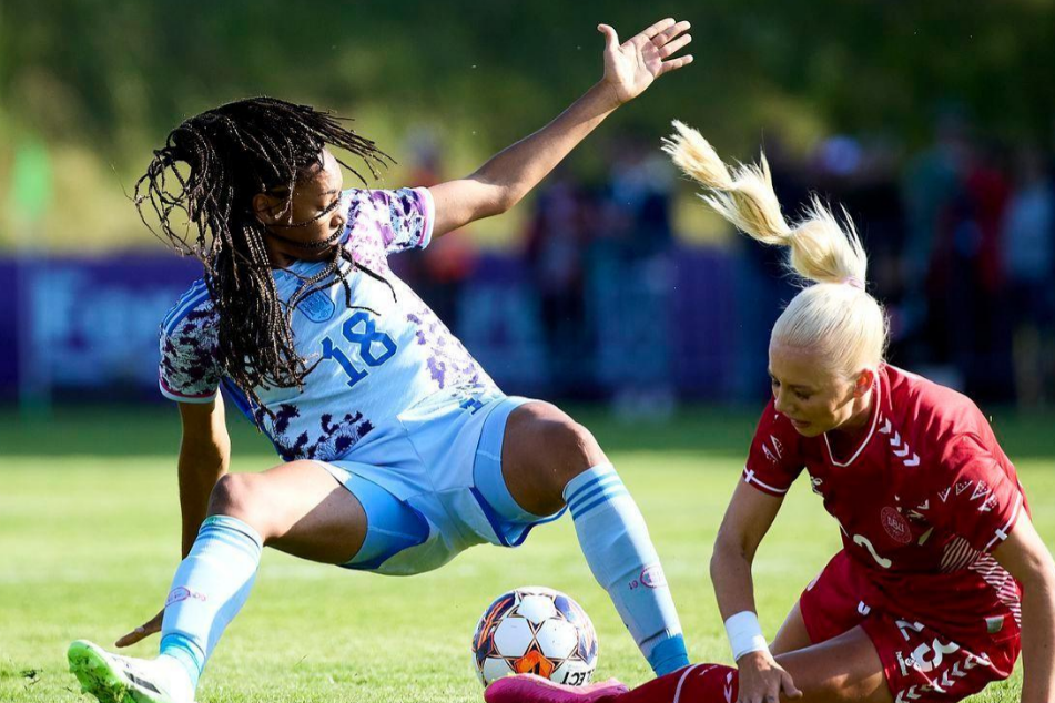 包含感人瞬间:女足热情对决激动的词条 包含感人瞬间:女足热情对决激动的词条