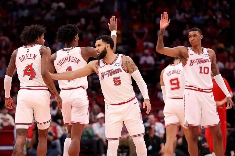 独行侠队大胜雄鹿队，豪取七连胜