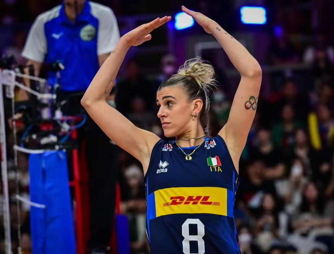 意大利女子队在比赛中获胜晋级