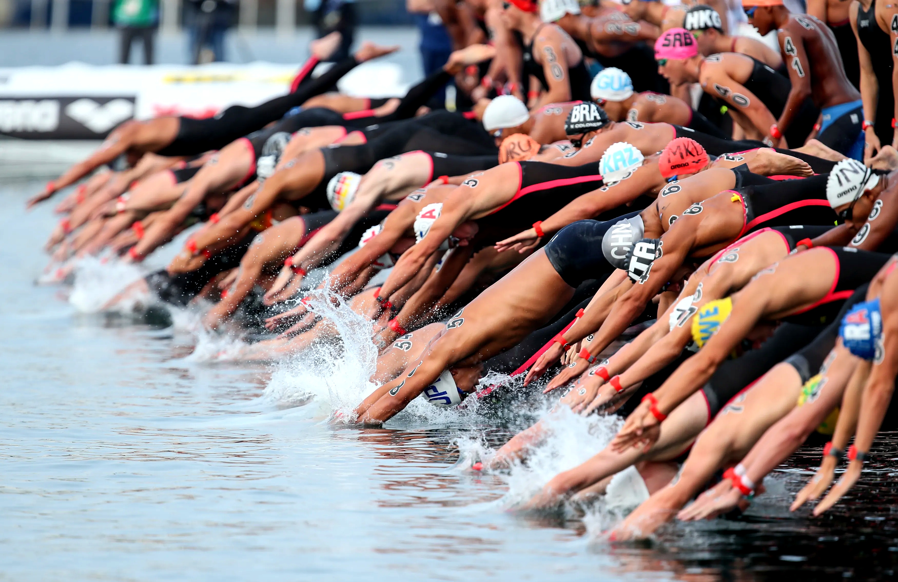包含竞技比赛波澜壮阔，胜负难料的词条