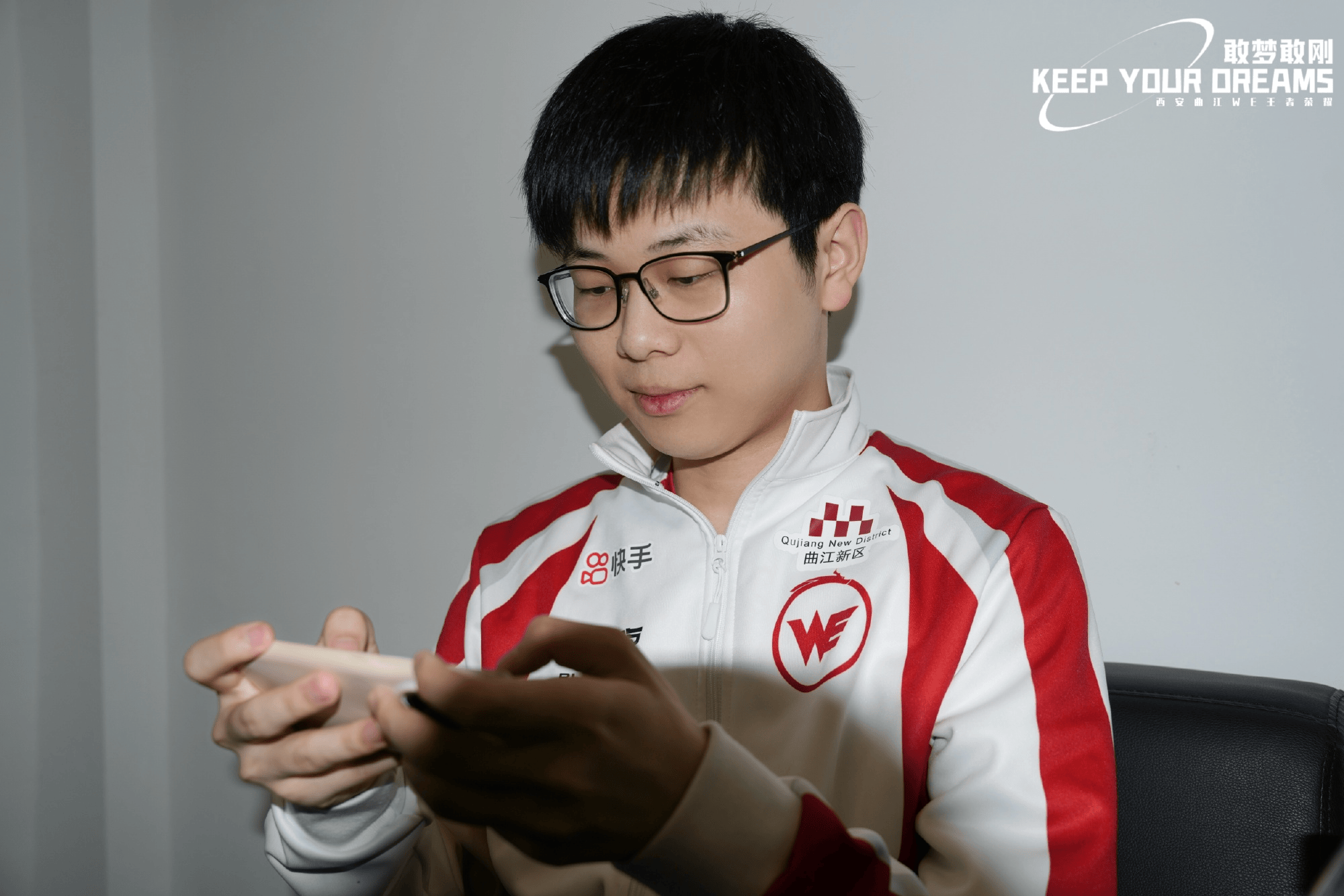 包含逐鹿中原！各队为了捧起总冠军奋力拼搏的词条