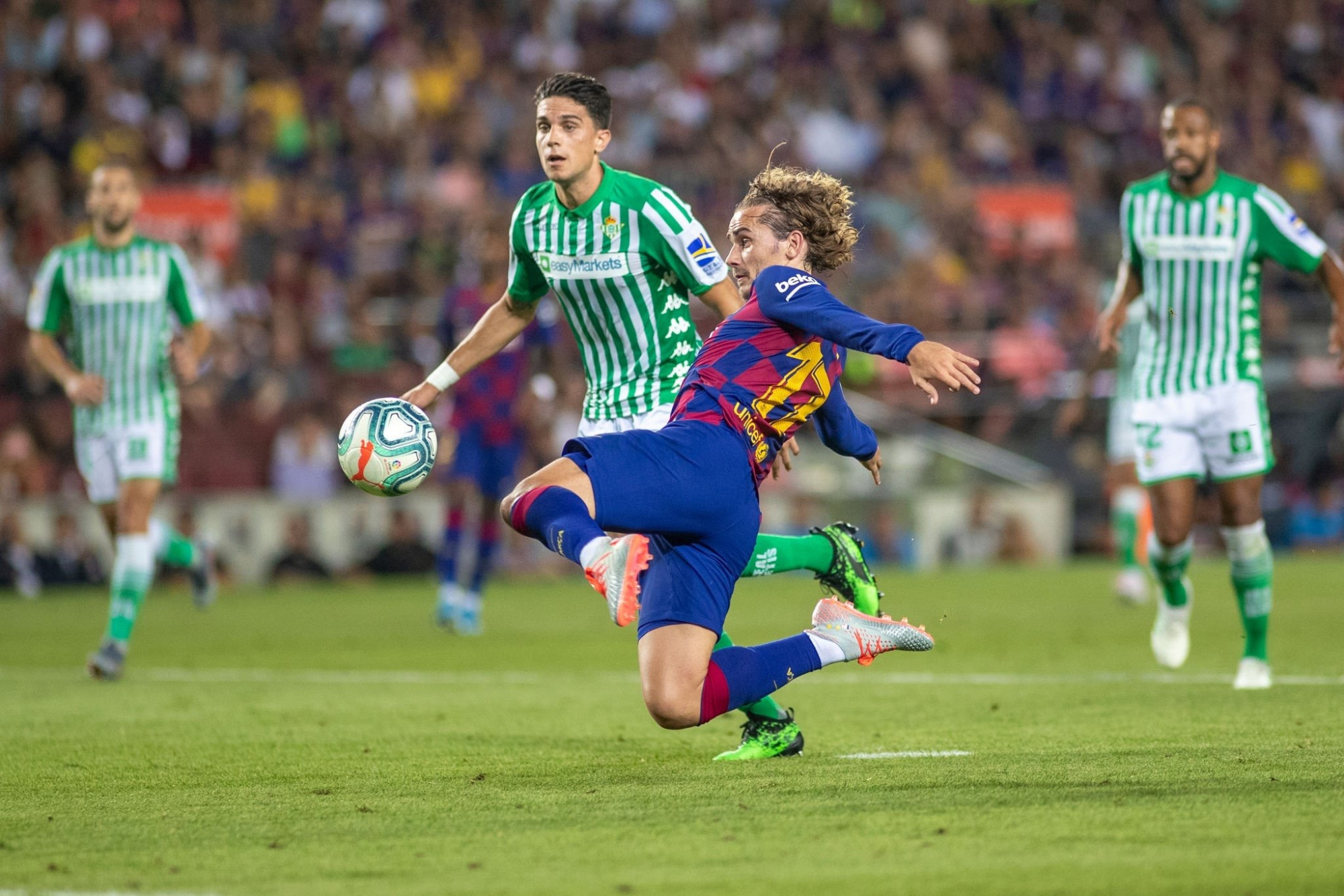 关于莱加内斯战平强敌，积分持平的信息