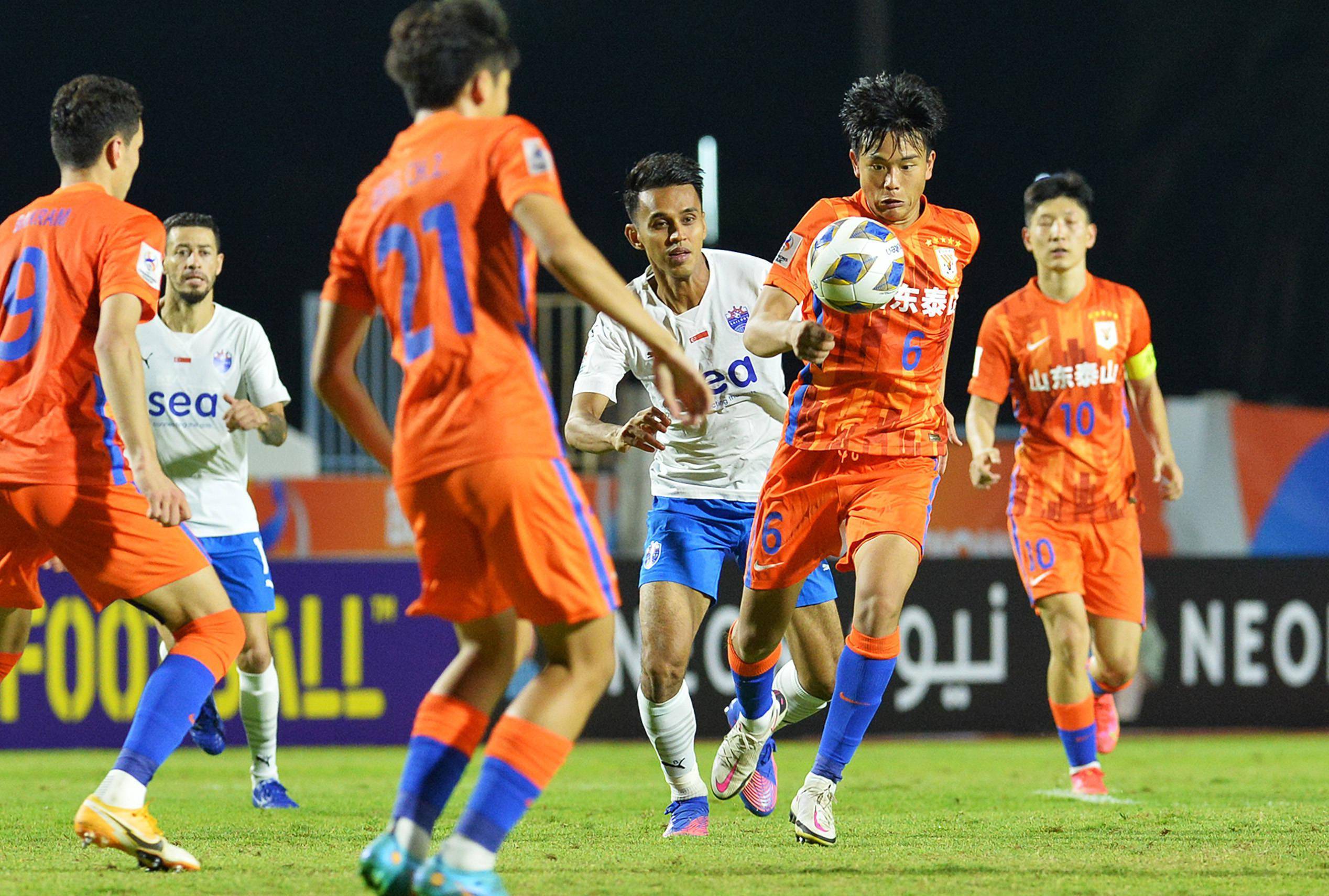 新加坡队在亚洲足球比赛跻身前列