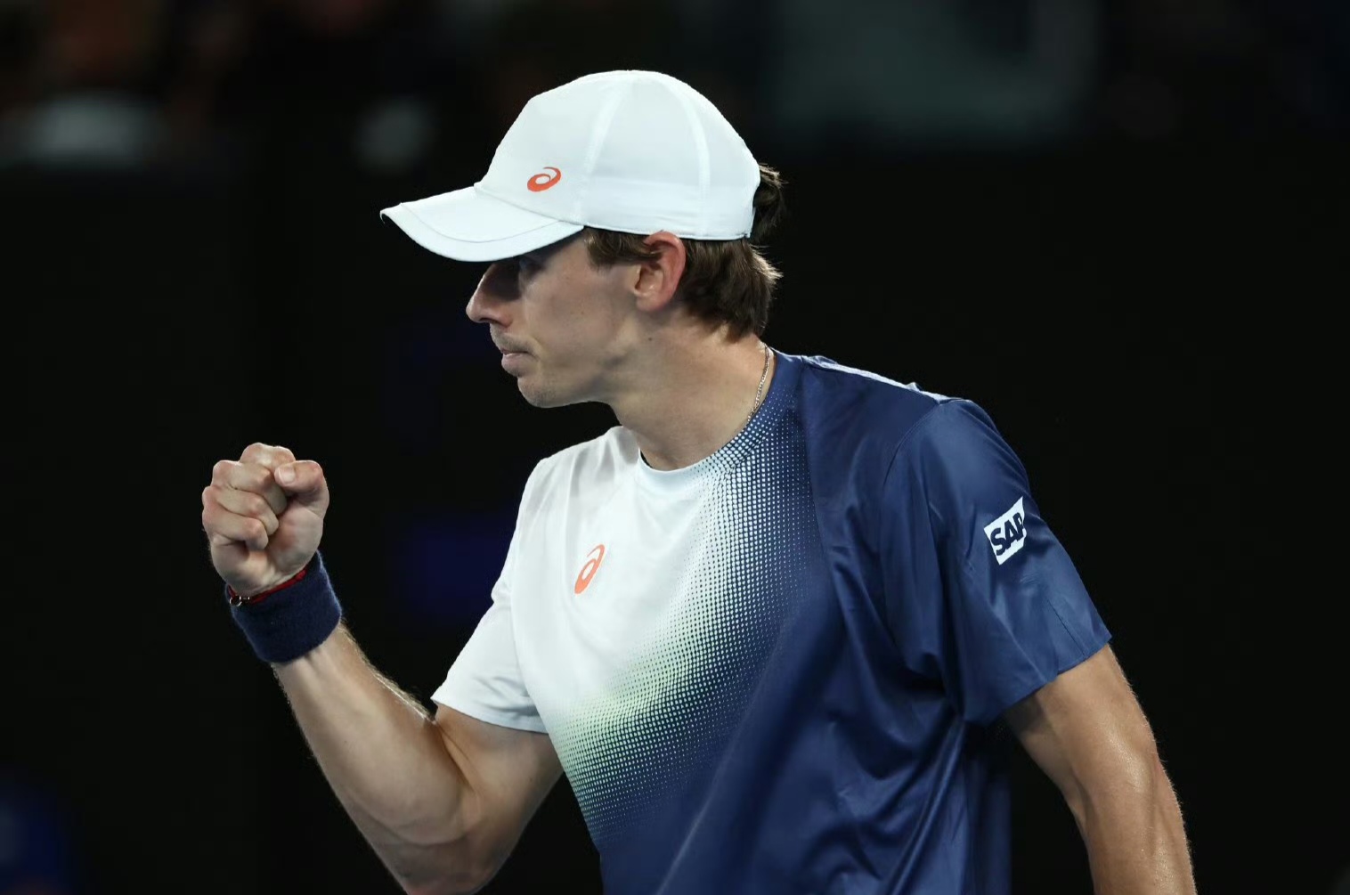 关于蒙特卡洛大师赛轻取澳网，辛纳扛起全队的信息