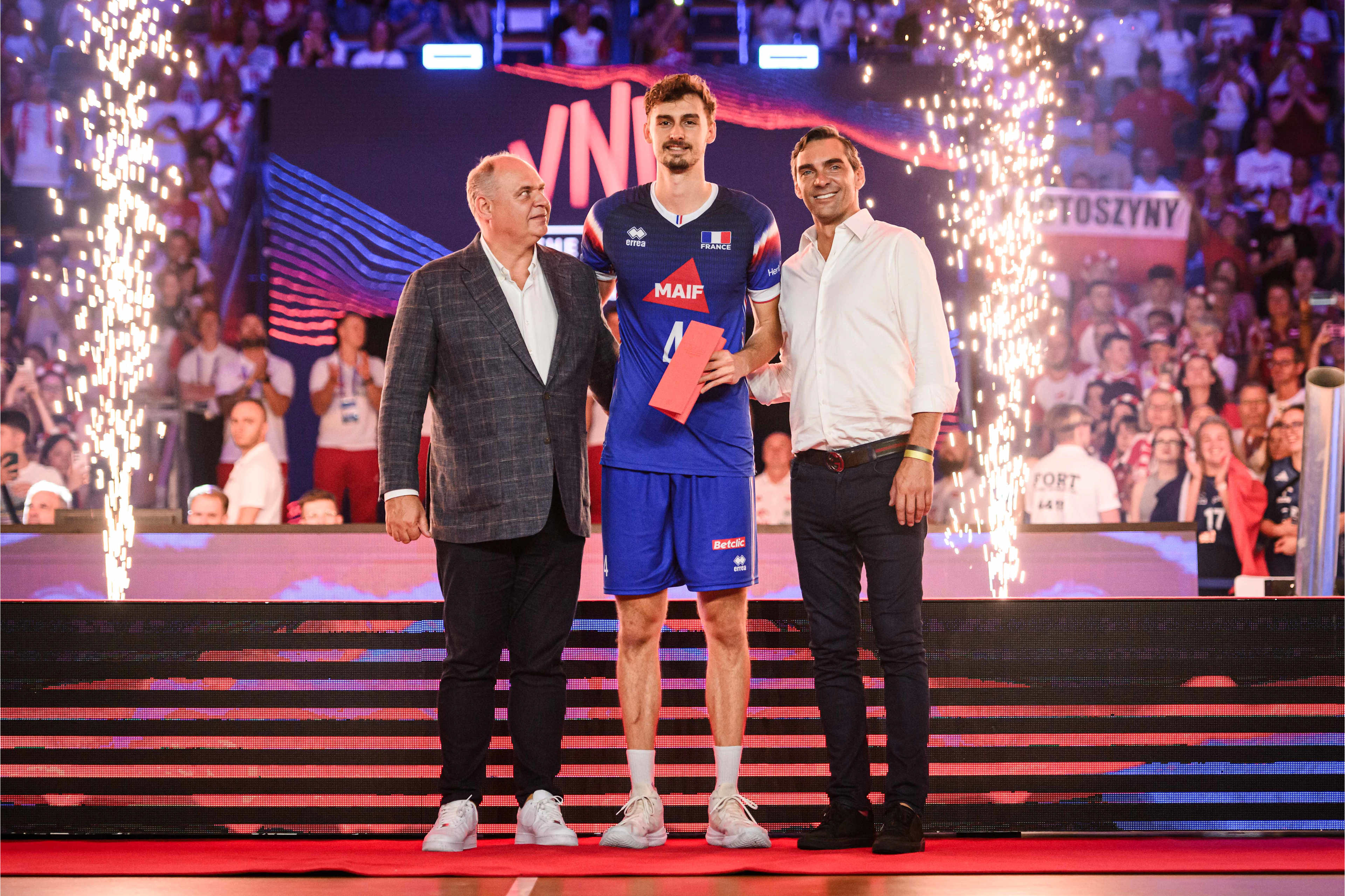 波兰队绝杀法国队，马龙高光表现