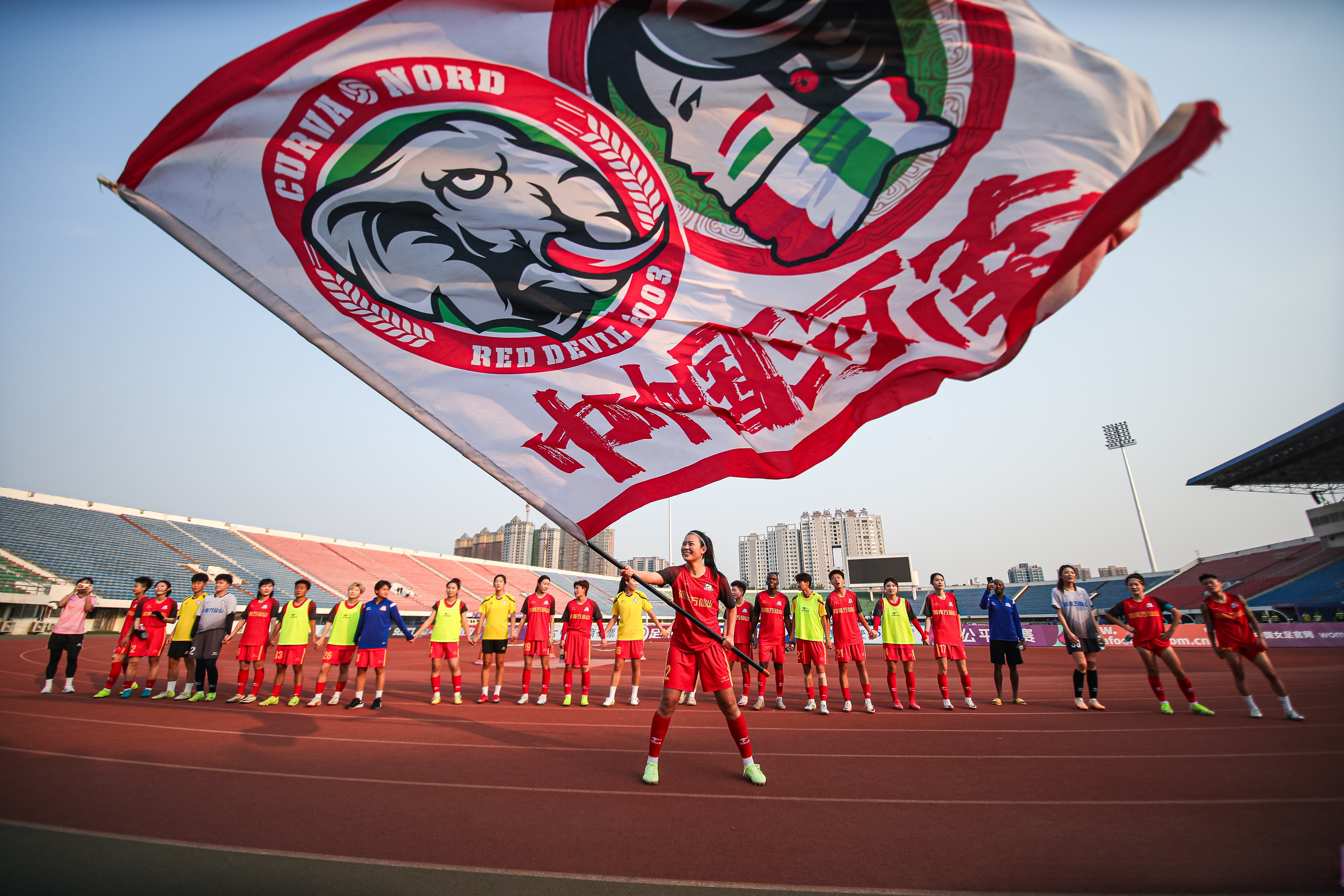 关于厄瓜多尔代表团在田径比赛中取得令人瞩目的成绩的信息