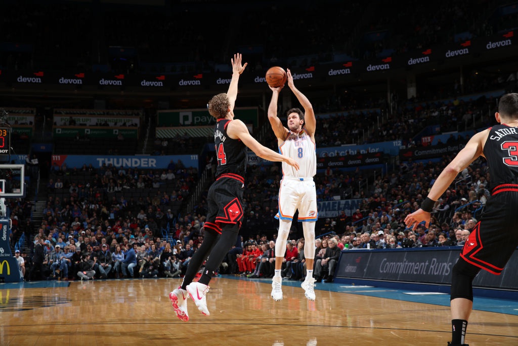 包含国王碾压公牛，加里纳利制霸全场的词条