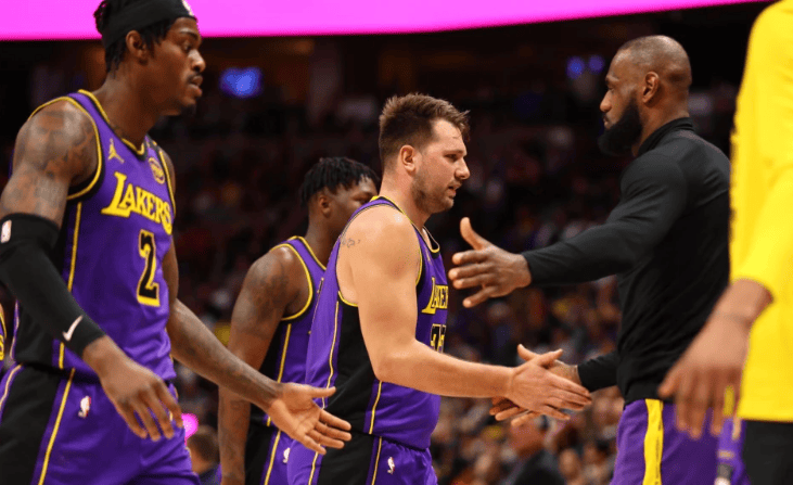 包含日本男篮完胜掘金，东契奇统治全场的词条