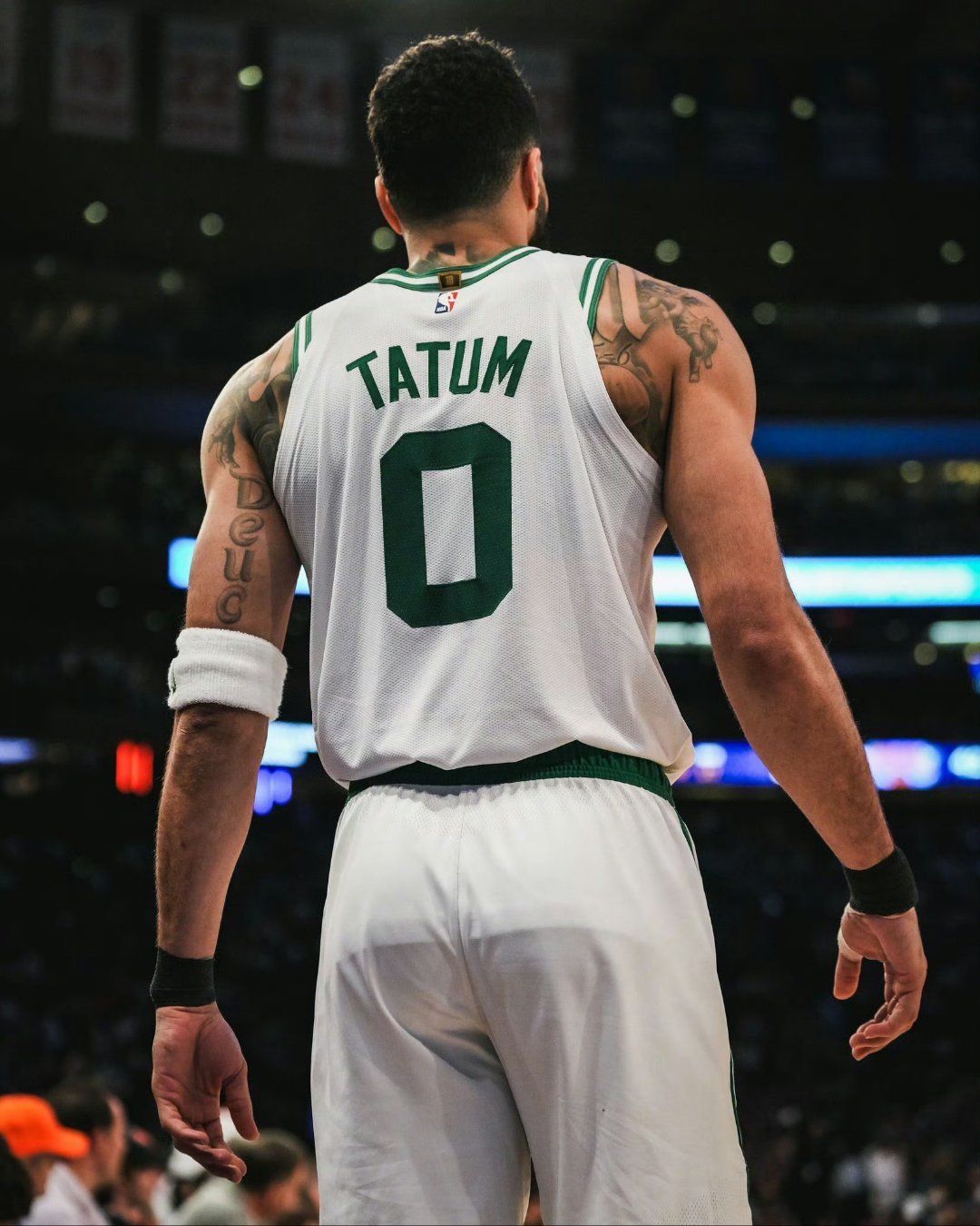 马刺碾压山西队，塔图姆带队取胜